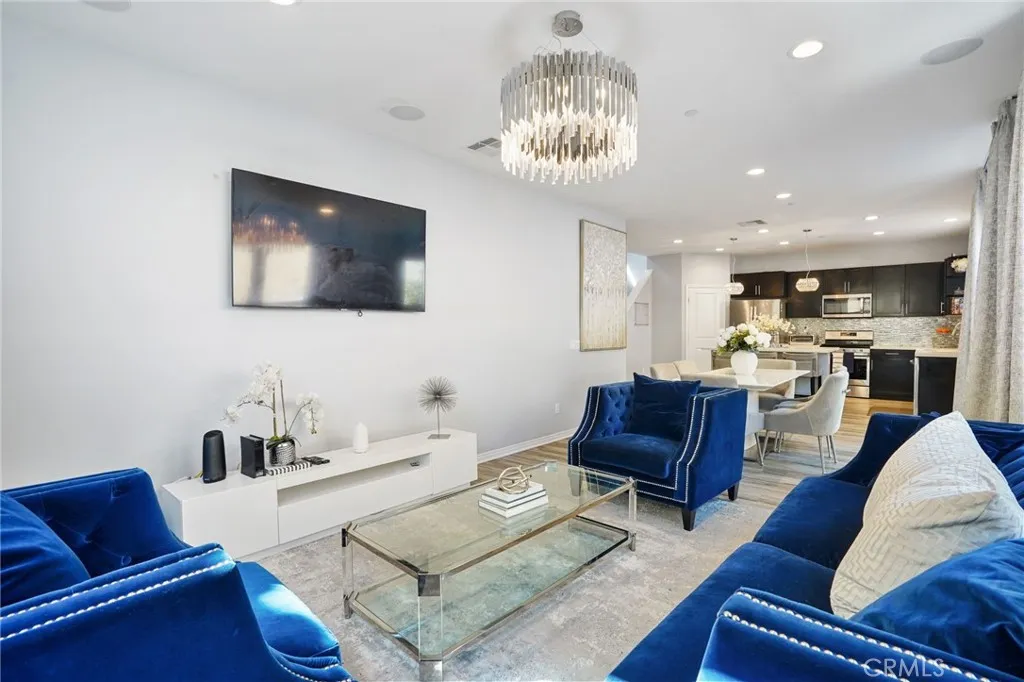 825 Sweetbay Lane, Los Angeles, California 90059 home-pic-15